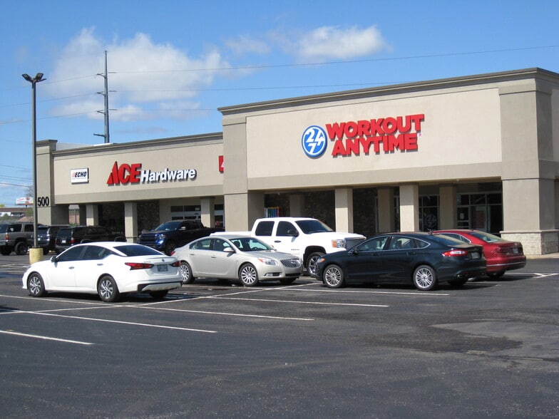 More Photos Of 500 W Main St, Hendersonville Unknown For Lease