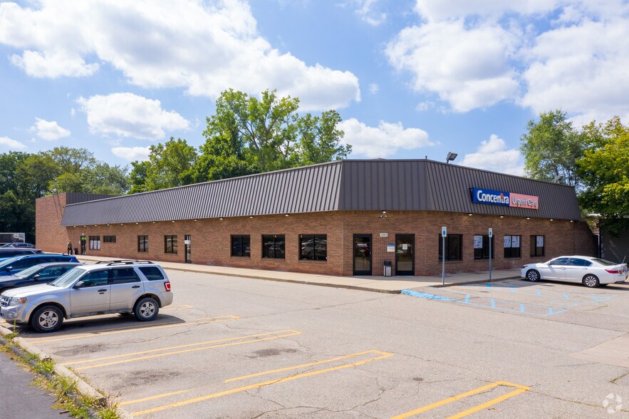 More Photos Of 34095 Plymouth Rd, Livonia Medical For Sale