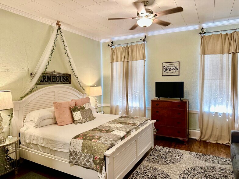 More Photos Of 1424 E Main St, Humboldt Hospitality For Sale