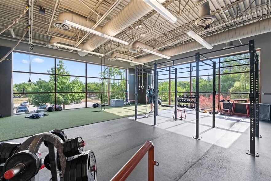 More Photos Of 801 E Parkcenter Blvd, Boise Health Club For Sale