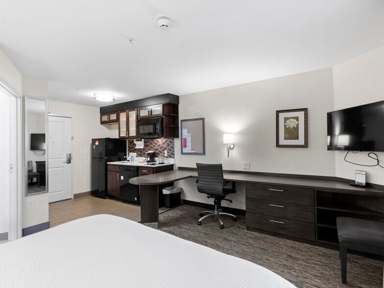 More Photos Of 1220 E Douglas Rd, Granger Hotel For Sale