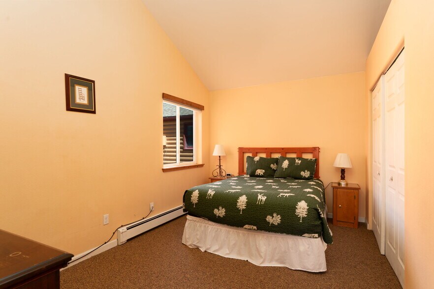 More Photos Of 1624 E Main St, Montrose Hotel For Sale