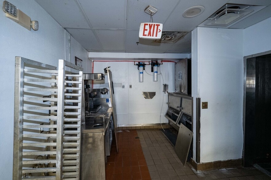 More Photos Of 6357 I 55 N, Jackson Restaurant For Lease