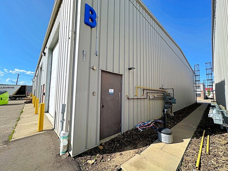 More Photos Of 380 Mackenzie Blvd, Fort McMurray Warehouse For Sale