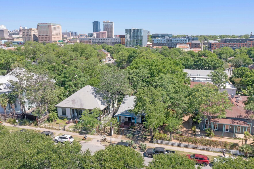 More Photos Of 1006 E Cesar Chavez St, Austin Office For Sale