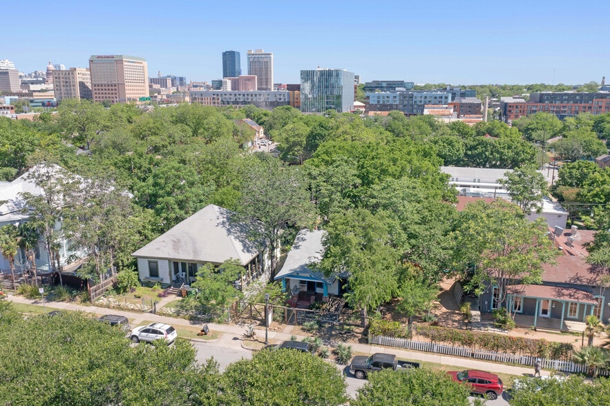 More Photos Of 1006 E Cesar Chavez St, Austin Office Residential For Sale