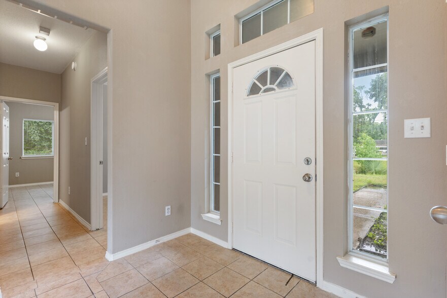 More Photos Of 9104 N Green River Dr, Houston Specialty For Sale