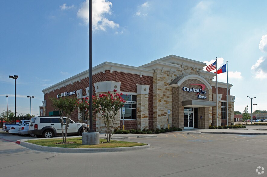 More Photos Of 2015 Northwest Hwy, Garland Bank For Sale