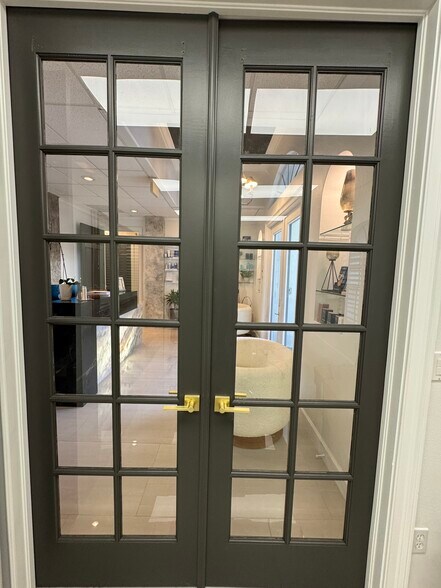More Photos Of 15429 N Florida Ave, Tampa Medical For Lease