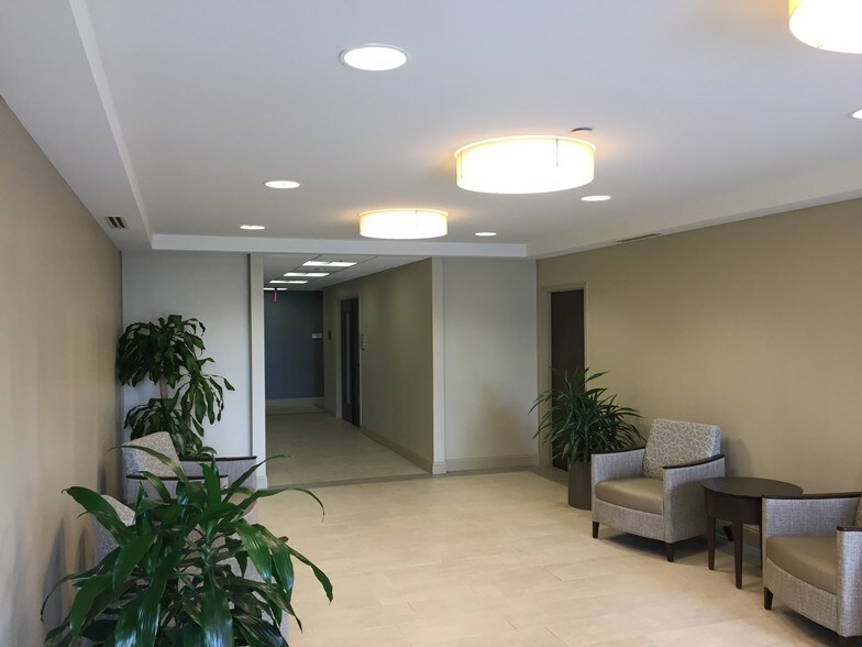 More Photos Of 833 Campbell Hill St NW, Marietta Medical For Lease
