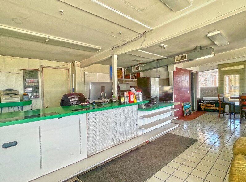 More Photos Of 1101 W Sheridan Ave, Shenandoah Auto Repair For Sale