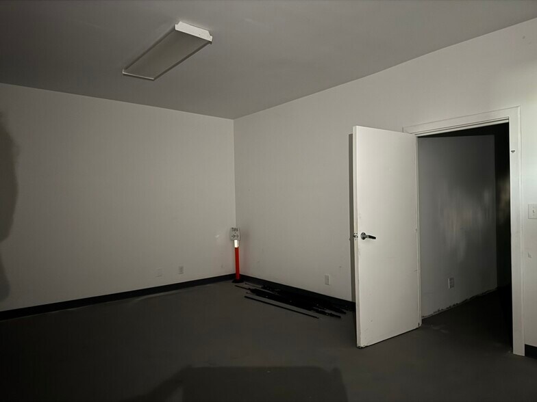 More Photos Of 2805 Vineyard Ave, Oxnard Freestanding For Sale