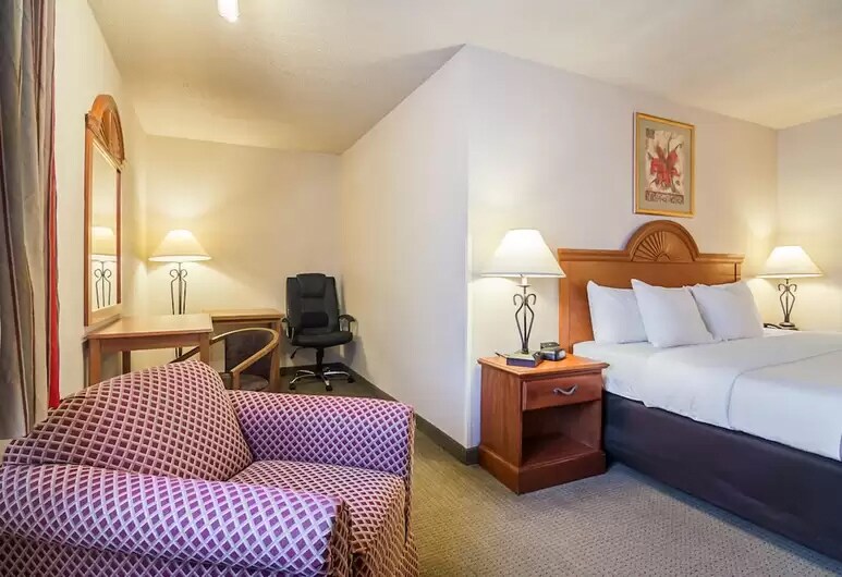 More Photos Of 730 E Jennifer Ln, Sidney Hotel For Sale