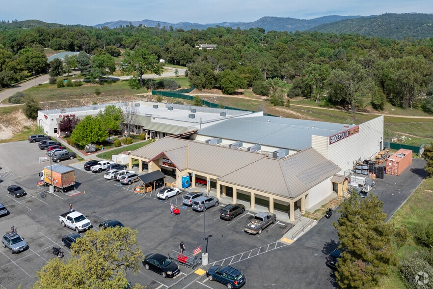 More Photos Of 40301 Junction Dr, Oakhurst Supermarket For Sale