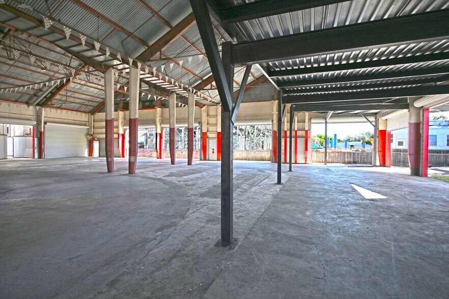 More Photos Of 1123 Bowie St, Seguin Warehouse For Sale