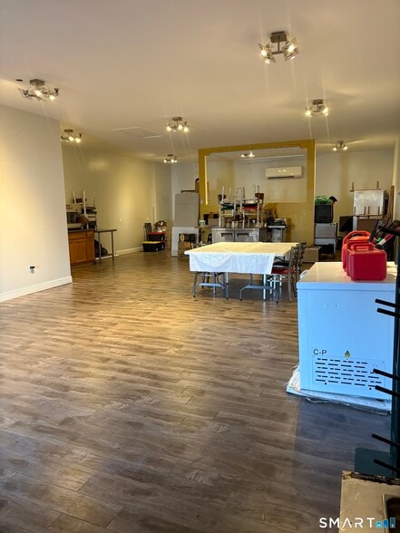 More Photos Of 400 Chapel Rd, South Windsor Light Manufacturing For Sale
