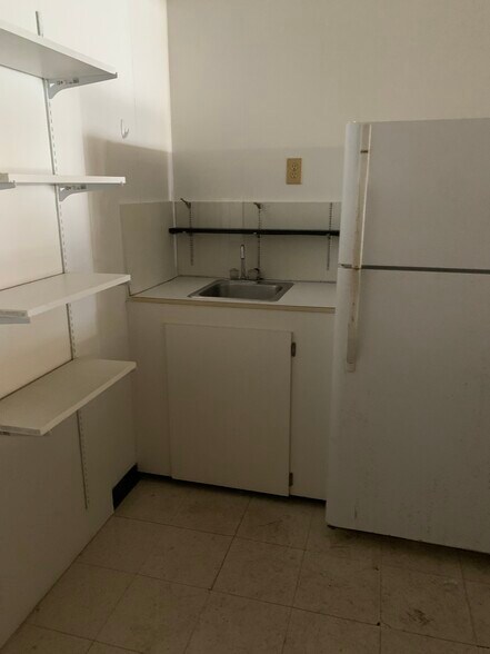 More Photos Of 2209-2211 Moody Rd, Warner Robins Coworking Space