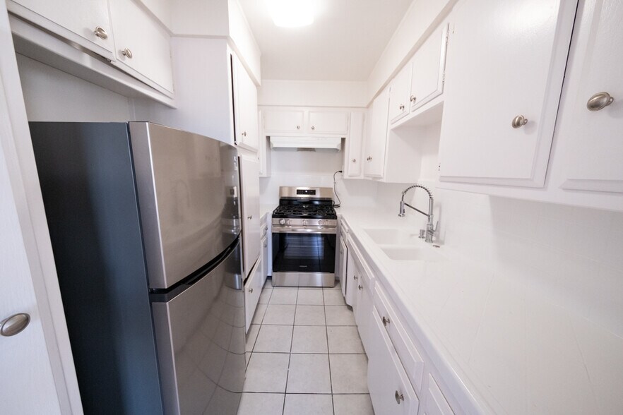 More Photos Of 240 S Doheny Dr, Beverly Hills Apartments For Sale