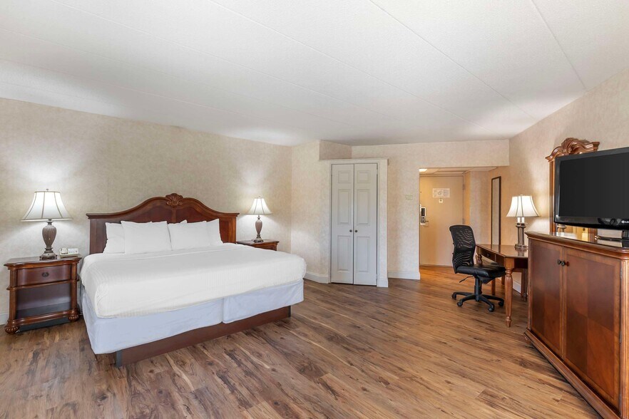 More Photos Of 100 W 76th St, Davenport Hotel For Sale