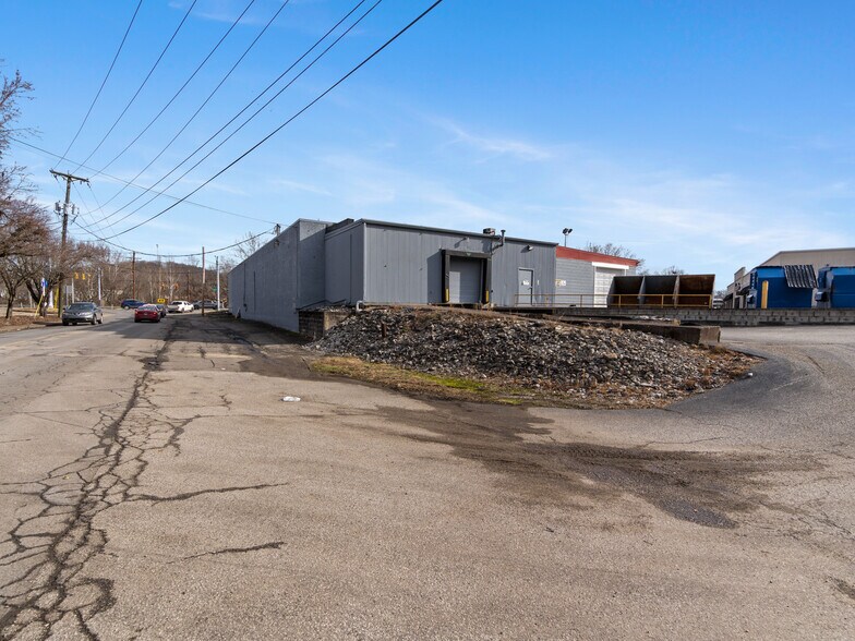 More Photos Of 1419 US Route 60, Huntington Drugstore For Sale