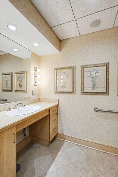 More Photos Of 15555 Silver Pky, Fenton Medical For Sale