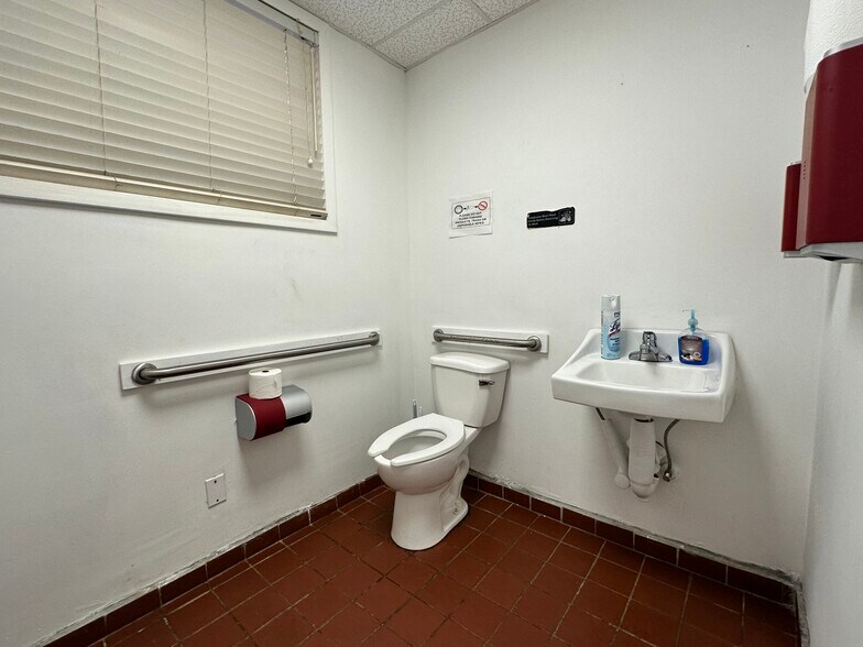 More Photos Of 118 S Main St, Greensboro Restaurant For Sale