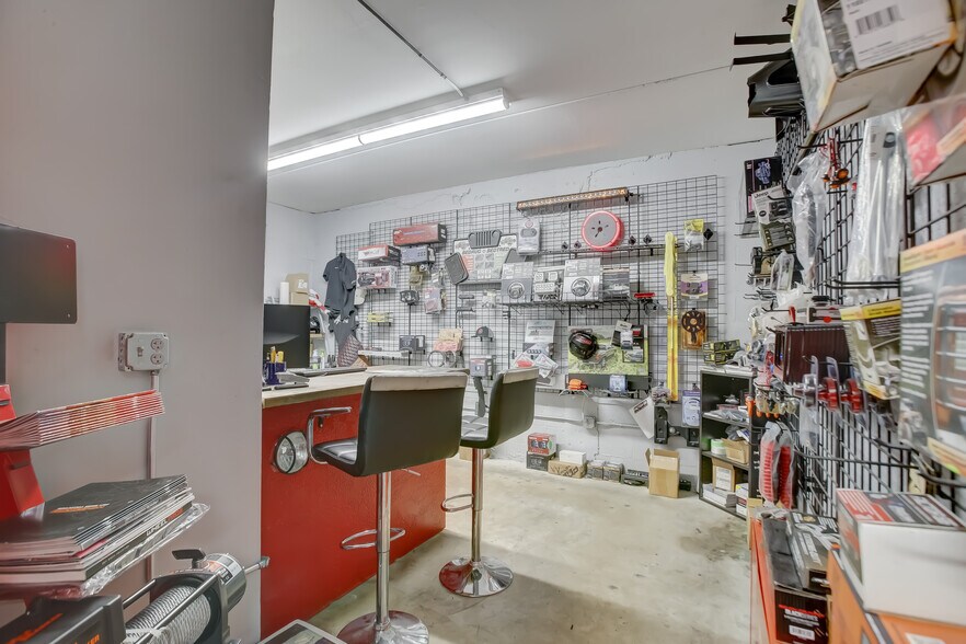 More Photos Of 530 S Dixie Hwy W, Pompano Beach Auto Repair For Sale