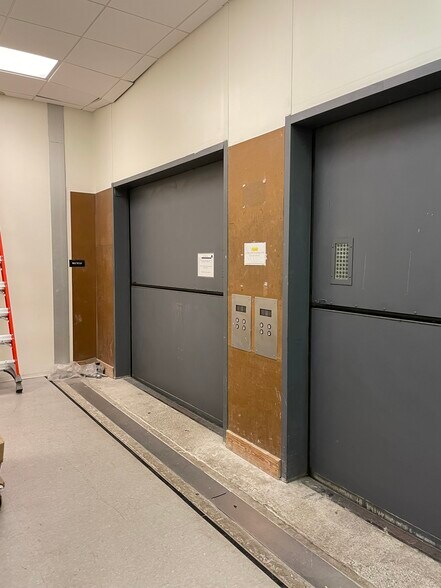 More Photos Of 49 W Maryland St, Indianapolis General Retail For Lease