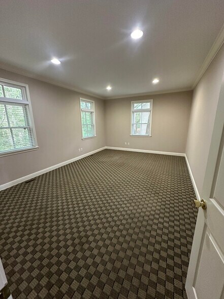 More Photos Of 10 Pinckney Colony Rd, Bluffton Office For Lease