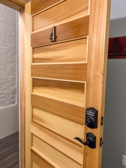 More Photos Of 201 N Main St, Elkader Flex For Sale