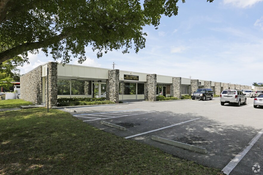 More Photos Of 1068-1090 6th Ave N, Naples Office For Sale