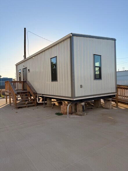 More Photos Of 8622 Lipan Rd, Houston Freestanding For Lease