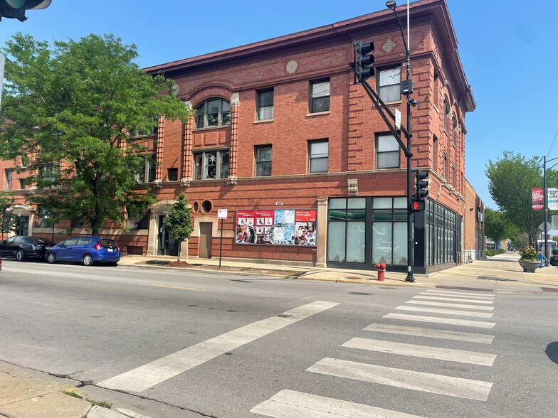 Primary Photo Of 5200 N Broadway St, Chicago Apartments For Lease