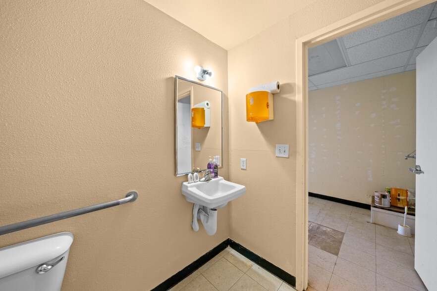 More Photos Of 14678-14696 Montana Ave, El Paso Unknown For Lease