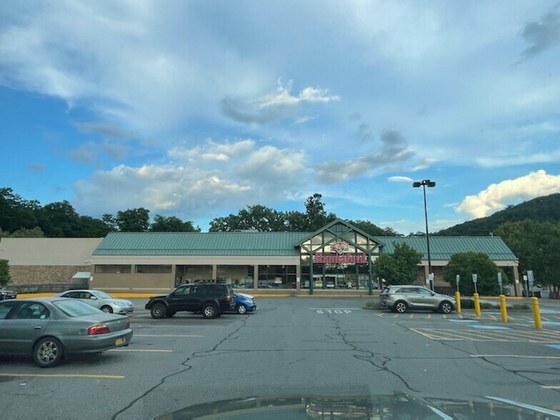 More Photos Of 158 Route 22, Pawling Unknown For Lease