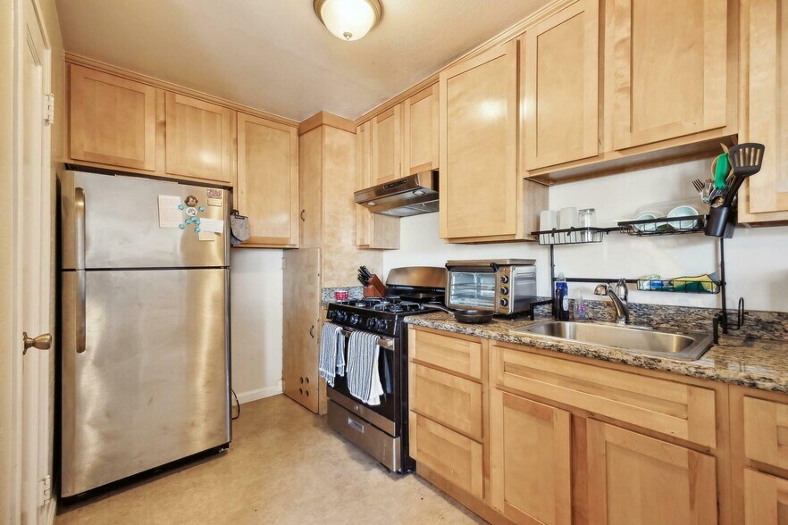 More Photos Of 1412-1416 9th St, Berkeley Apartments For Sale