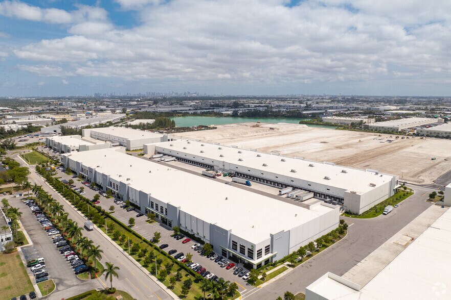 More Photos Of 8404 NW 90th St, Miami Warehouse For Lease