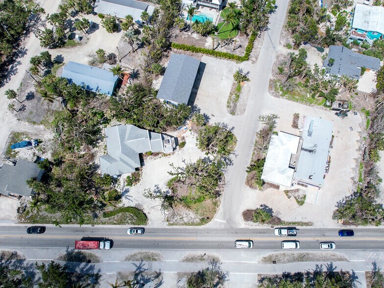 More Photos Of 905 Fitzhugh St, Sanibel Freestanding For Sale