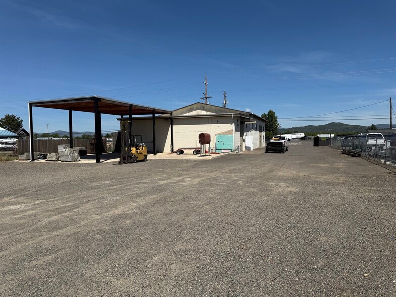 More Photos Of 6261 Crater Lake Hwy, Central Point Industrial For Sale