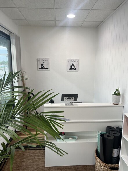 More Photos Of 4426-4440 Ingraham St, San Diego Storefront Retail Office For Lease