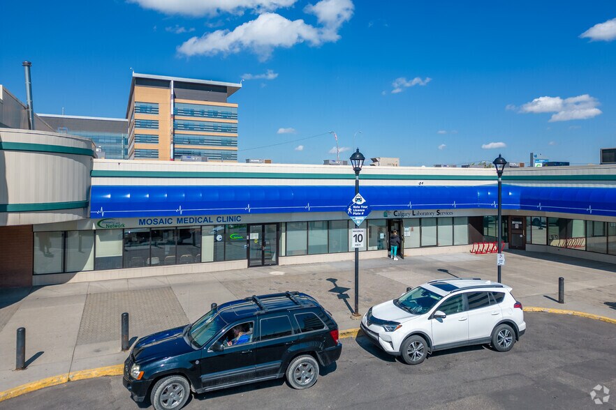 More Photos Of 2675 36th St NE, Calgary Medical For Lease