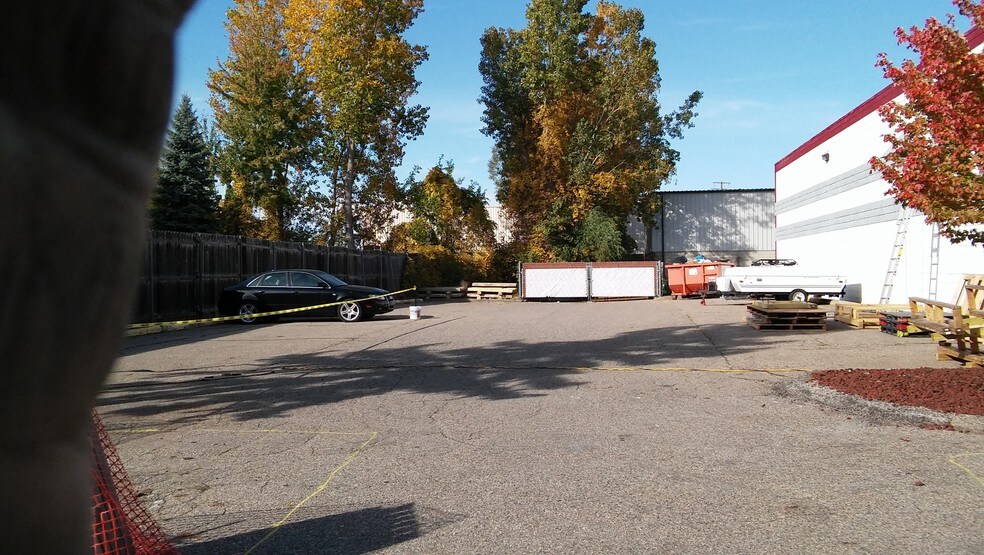 More Photos Of 8341-8351 Ronda Dr, Canton Manufacturing For Lease