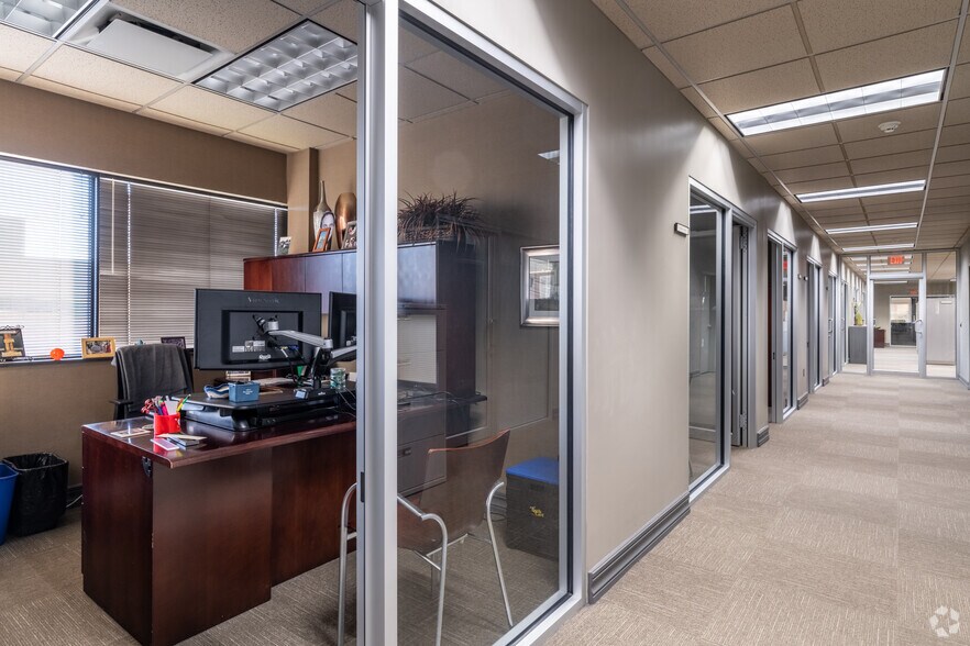 More Photos Of 2045 Lincoln Hwy, Edison Office For Lease