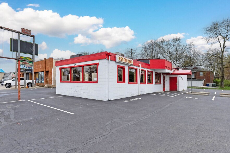 More Photos Of 2924 E Main St, Columbus Bar For Sale