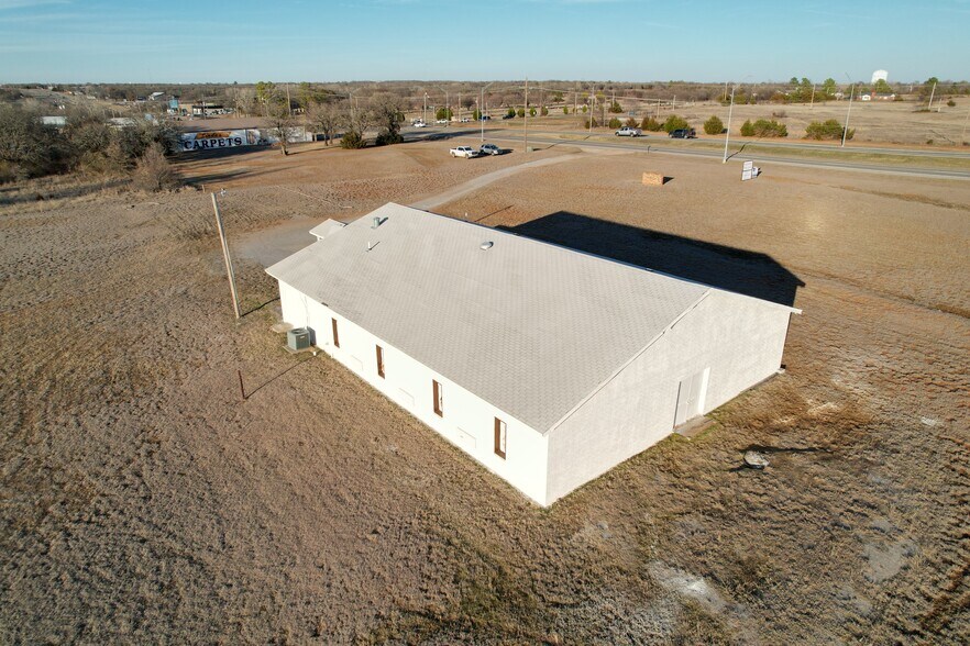 More Photos Of 4925 North Hwy 81, Duncan Flex For Sale