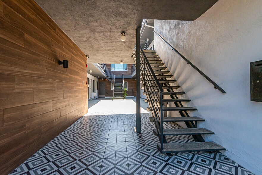 More Photos Of 1534 S Shenandoah St, Los Angeles Apartments For Sale