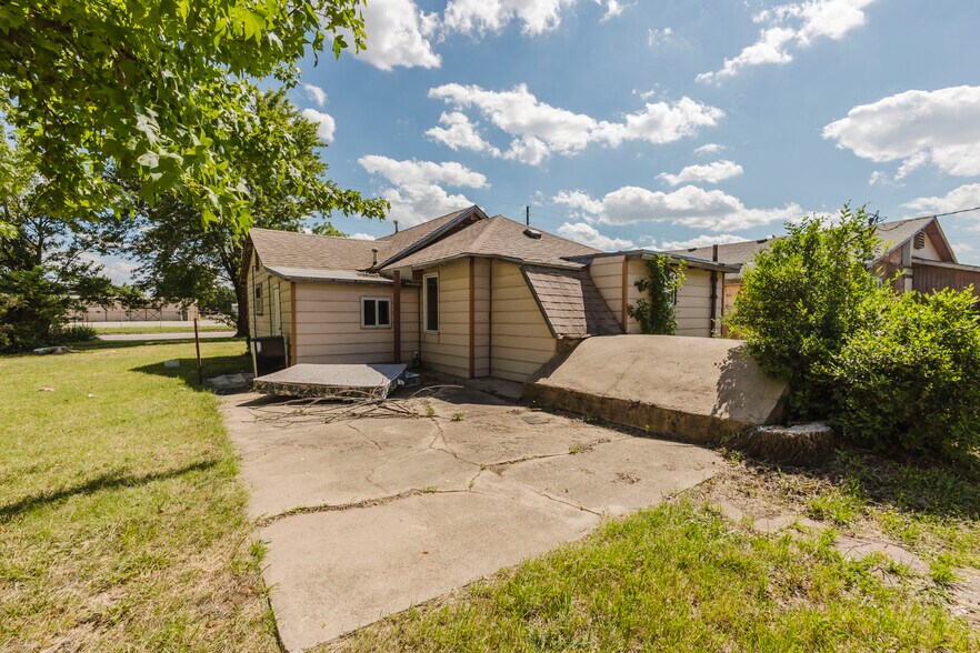 More Photos Of 1610 W 6th Ave, El Dorado General Retail For Sale