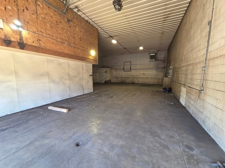 More Photos Of 21757 S Center Ave, New Lenox Warehouse For Lease