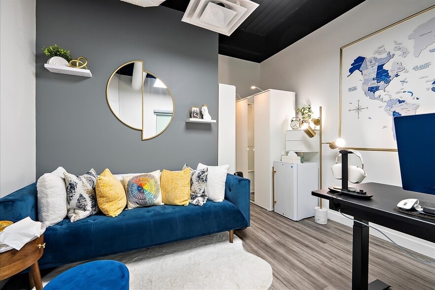More Photos Of 9241-9249 50th St NW, Edmonton Showroom For Sale