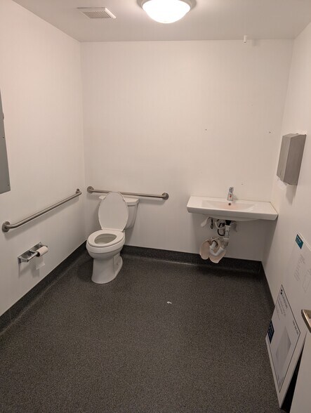 More Photos Of 8021 S Vermont Ave, Los Angeles Office Residential For Sale